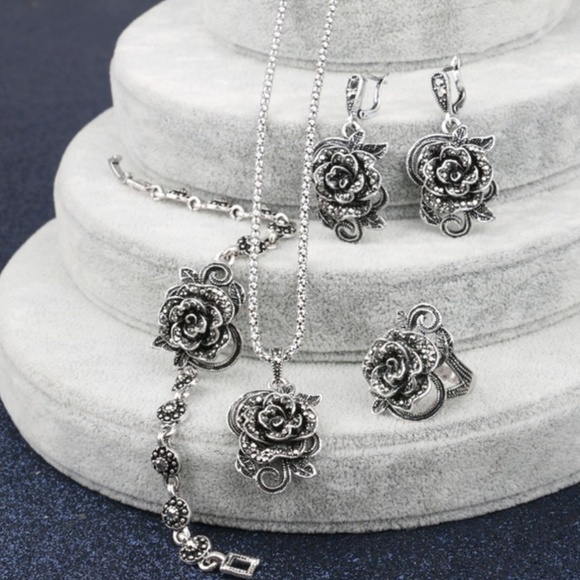 4Pcs/Set Vintage Jewelry Sets - Picture 2 of 8